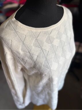 Classic Cream Crewneck Cashmere Sweater, Cute Tuliped Hem
